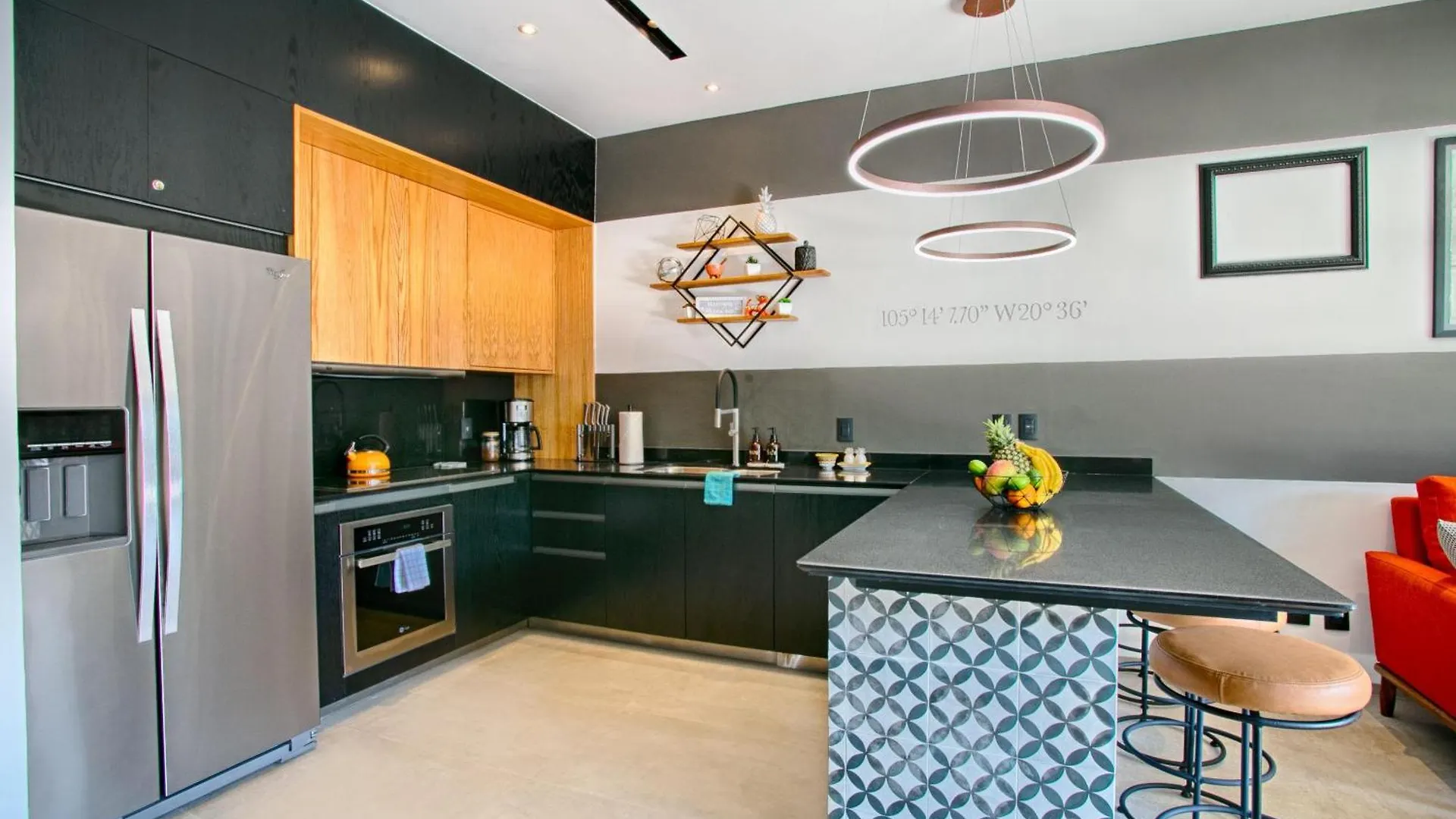 Сasa de vacaciones Hgtv Funky Loft-Style Condo, Mtn Views, Pool, Gym Puerto Vallarta