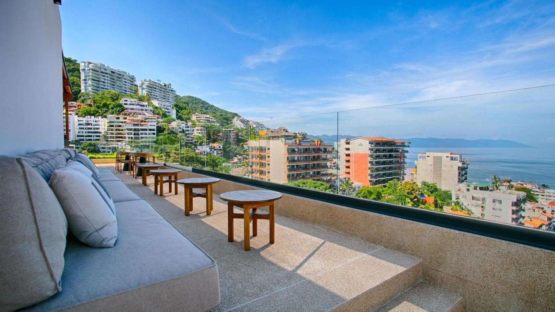 Hgtv Funky Loft-Style Condo, Mtn Views, Pool, Gym Puerto Vallarta