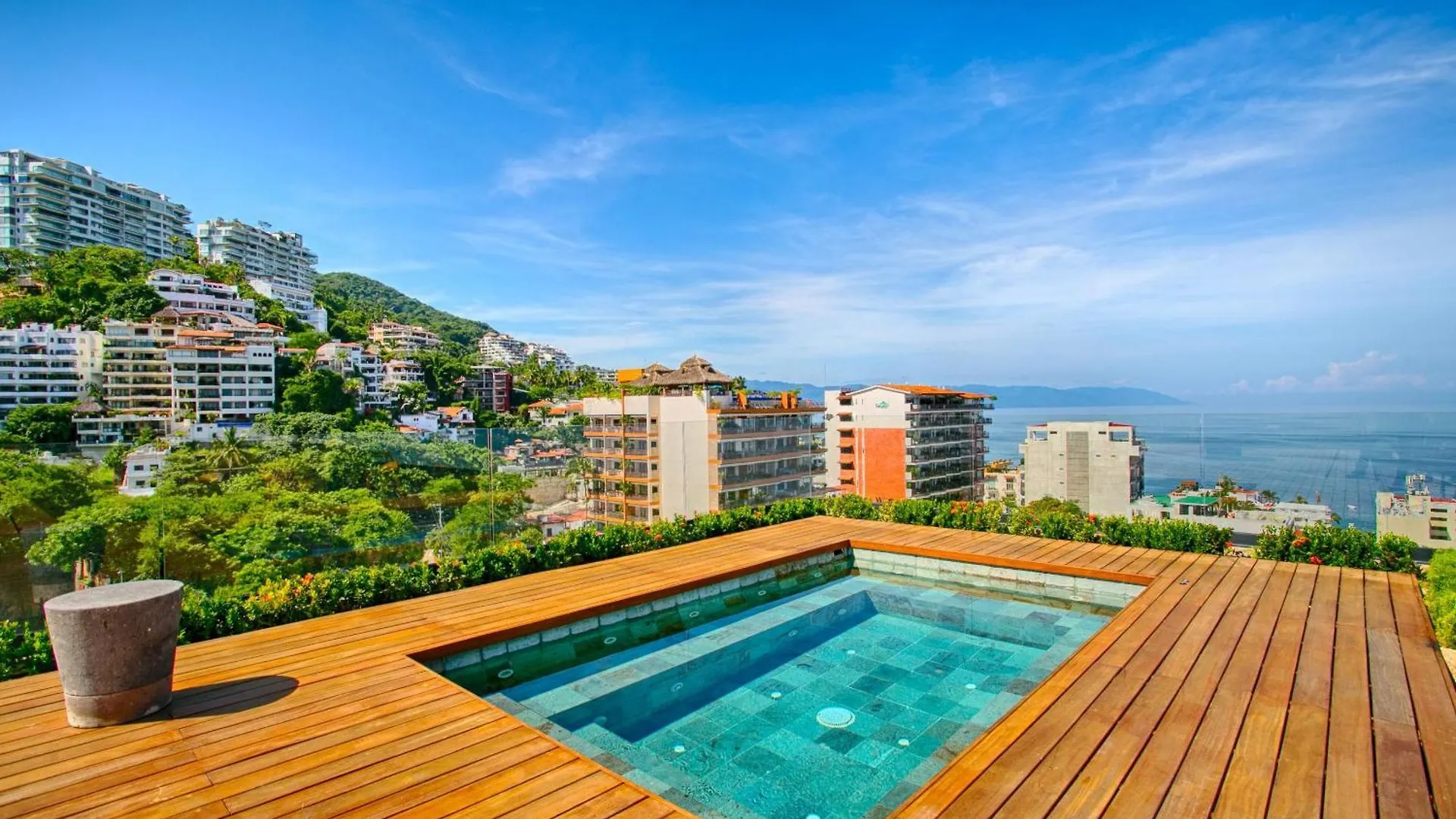 Hgtv Funky Loft-Style Condo, Mtn Views, Pool, Gym Puerto Vallarta Сasa de vacaciones