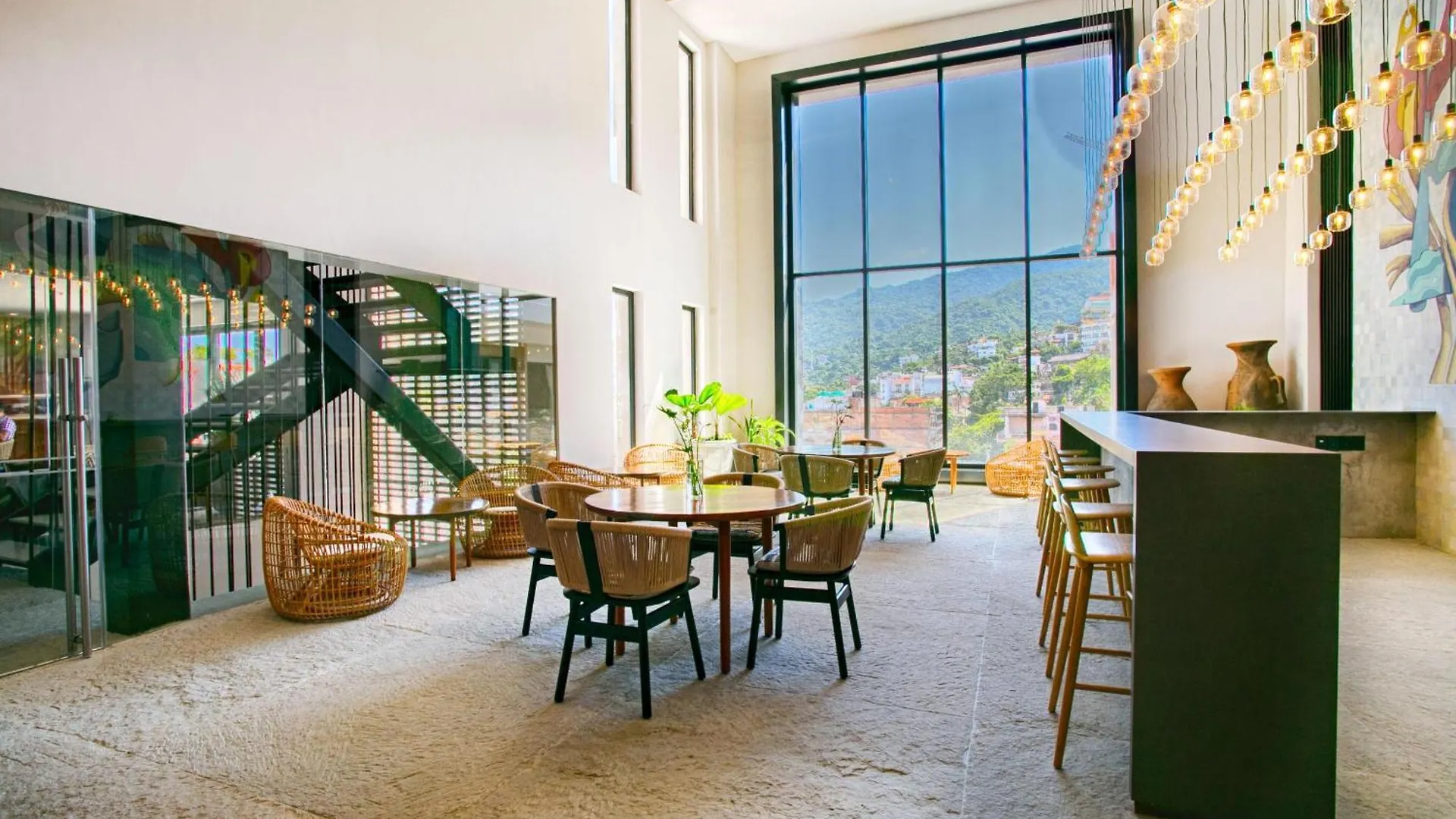 Hgtv Funky Loft-Style Condo, Mtn Views, Pool, Gym Puerto Vallarta 0*,  Messico