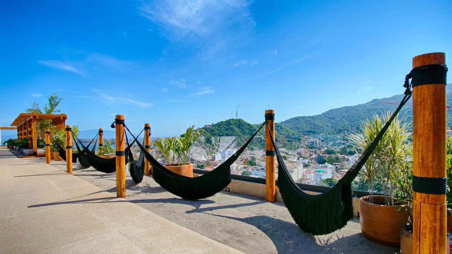 Hgtv Funky Loft-Style Condo, Mtn Views, Pool, Gym Puerto Vallarta Messico